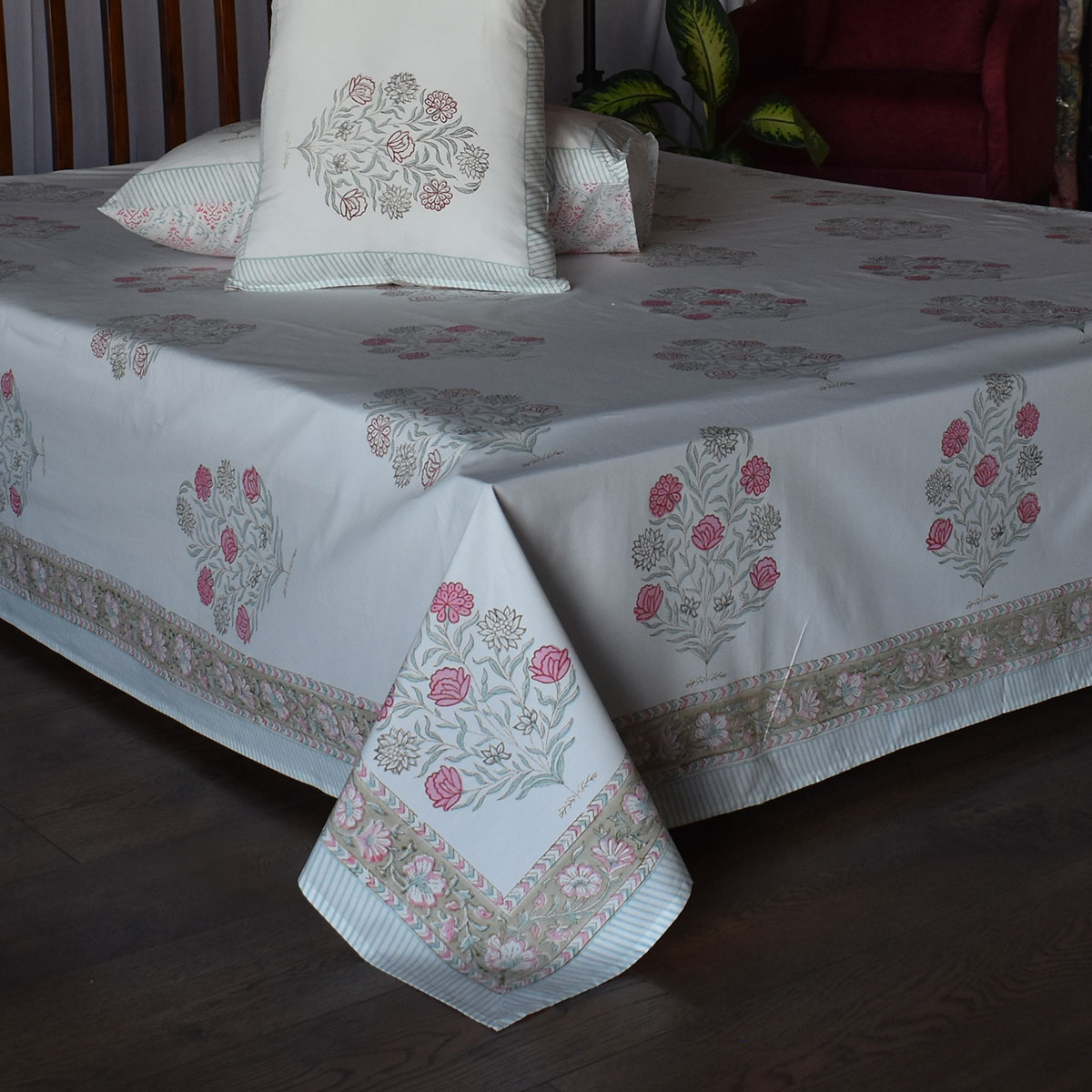 King Size Block Printed Percale Fine Cotton Bedspread with 2 Pillow Cases 200685