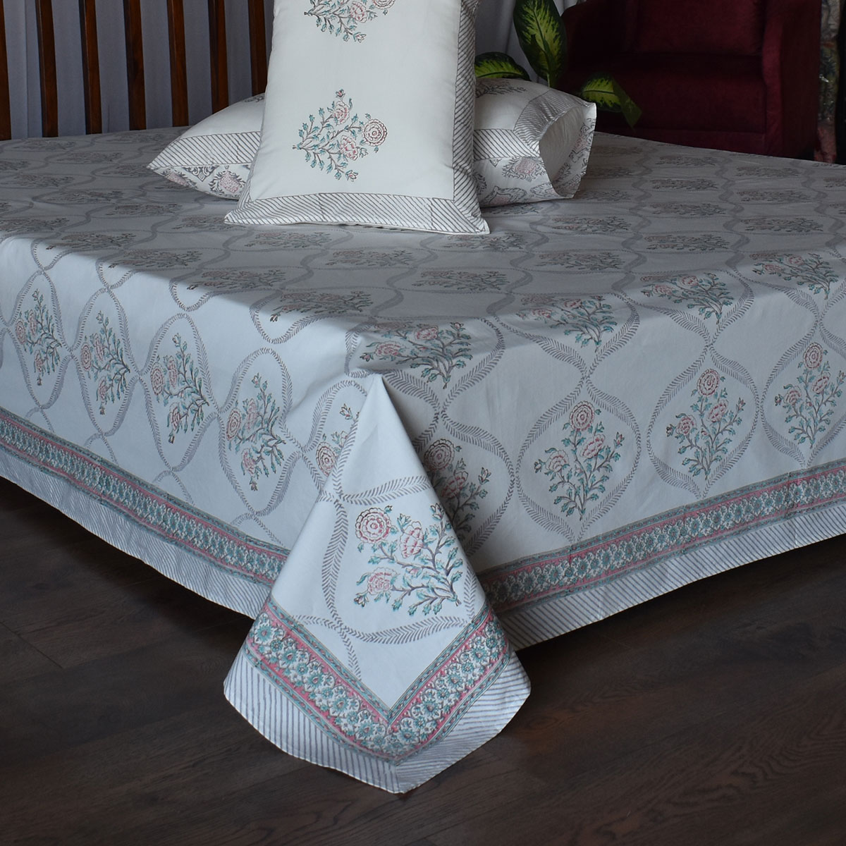 King Size Block Printed Percale Fine Cotton Bedspread with 2 Pillow Cases 200796