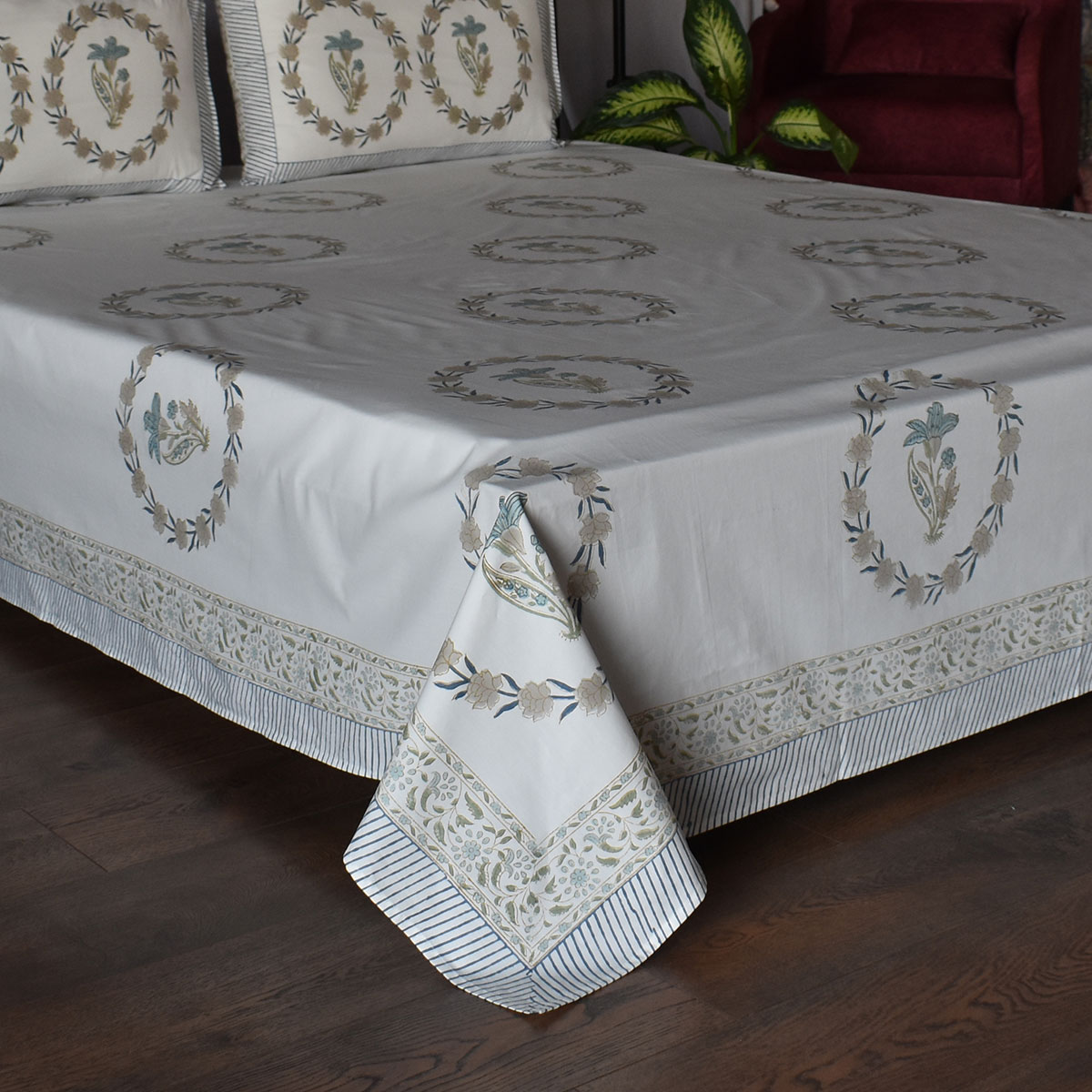 King Size Block Printed Percale Fine Cotton Bedspread with 2 Pillow Cases 200814