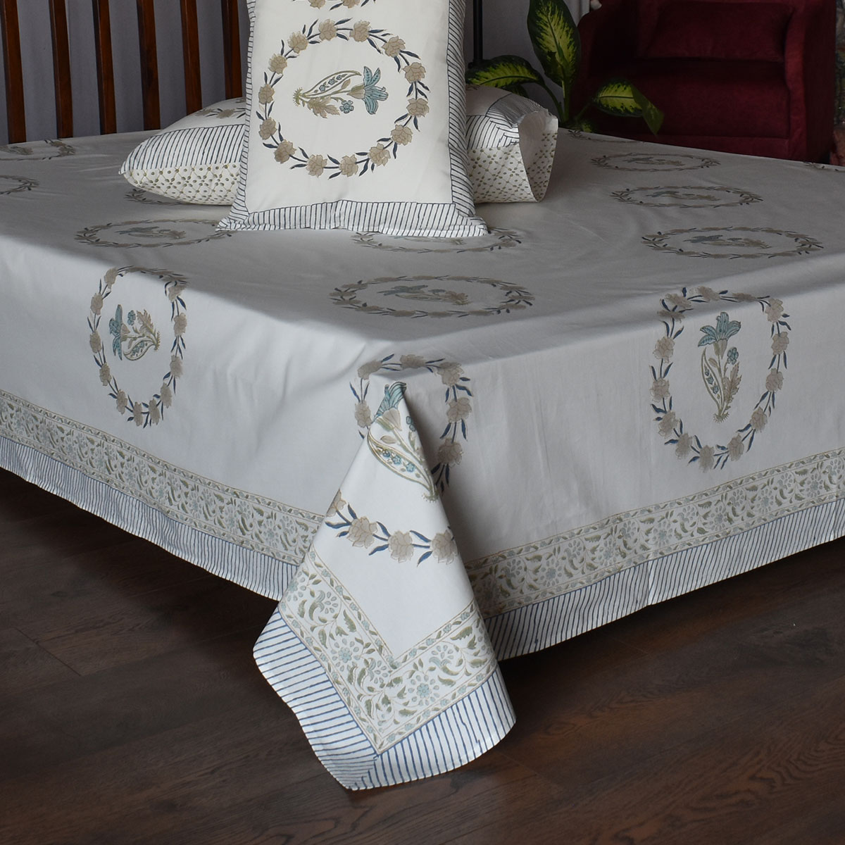 King Size Block Printed Percale Fine Cotton Bedspread with 2 Pillow Cases 200814