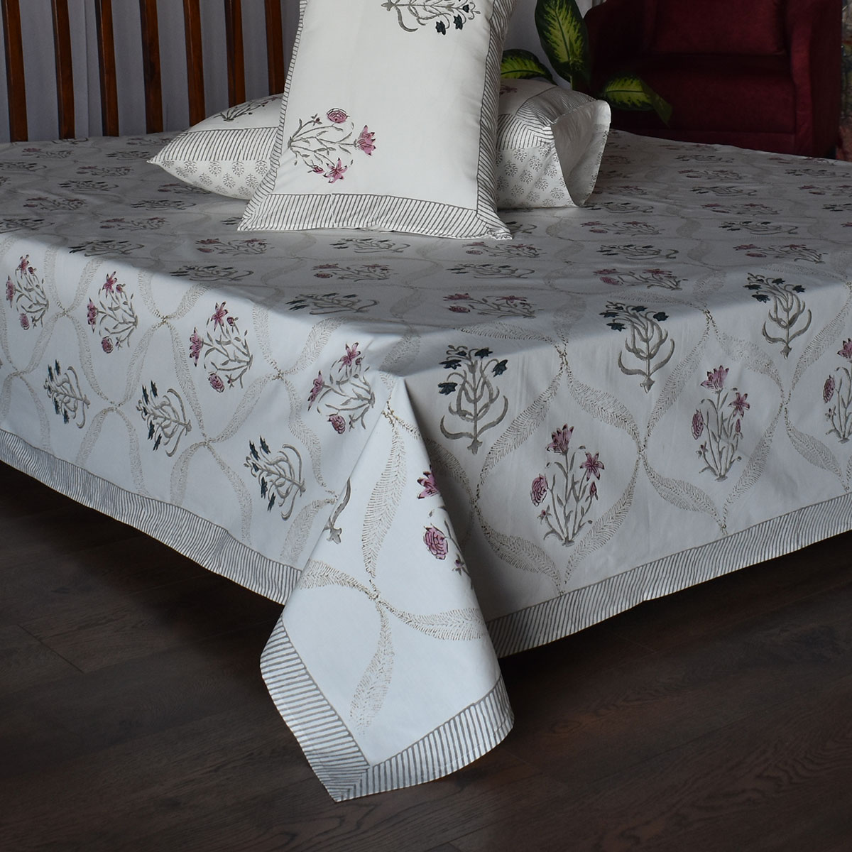 King Size Block Printed Percale Fine Cotton Bedspread with 2 Pillow Cases 200838