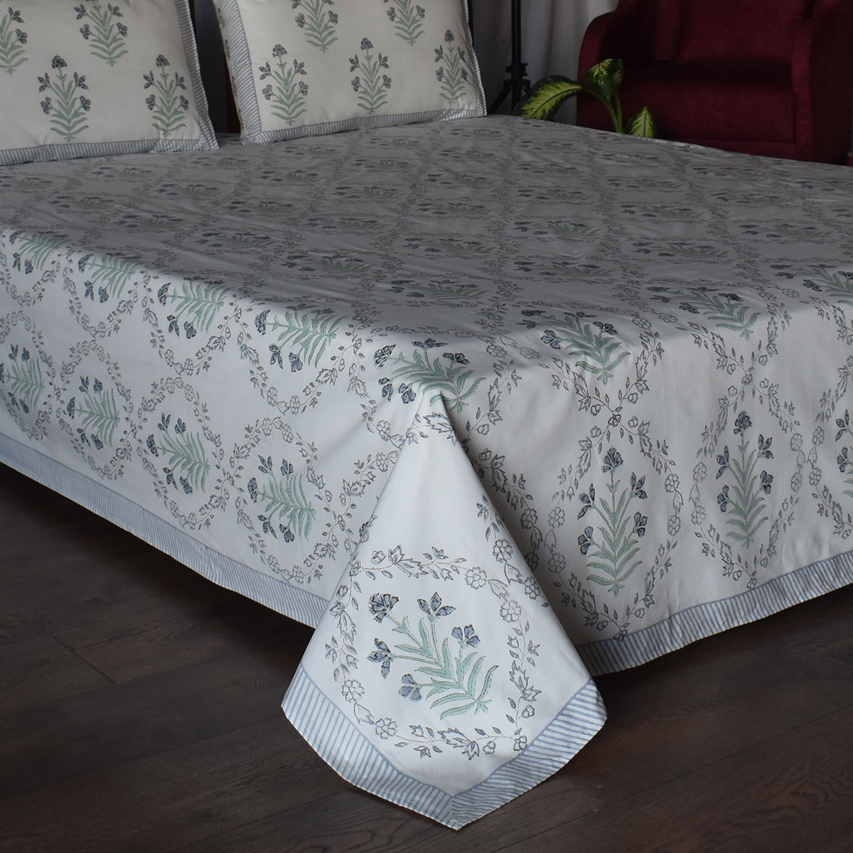 King Size Block Printed Percale Fine Cotton Bedspread with 2 Pillow Cases 200939