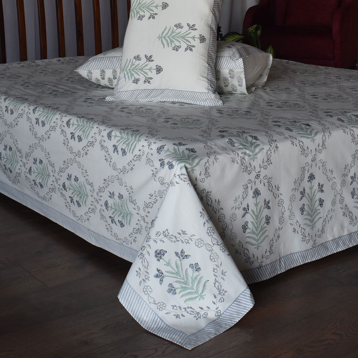 King Size Block Printed Percale Fine Cotton Bedspread with 2 Pillow Cases 200939