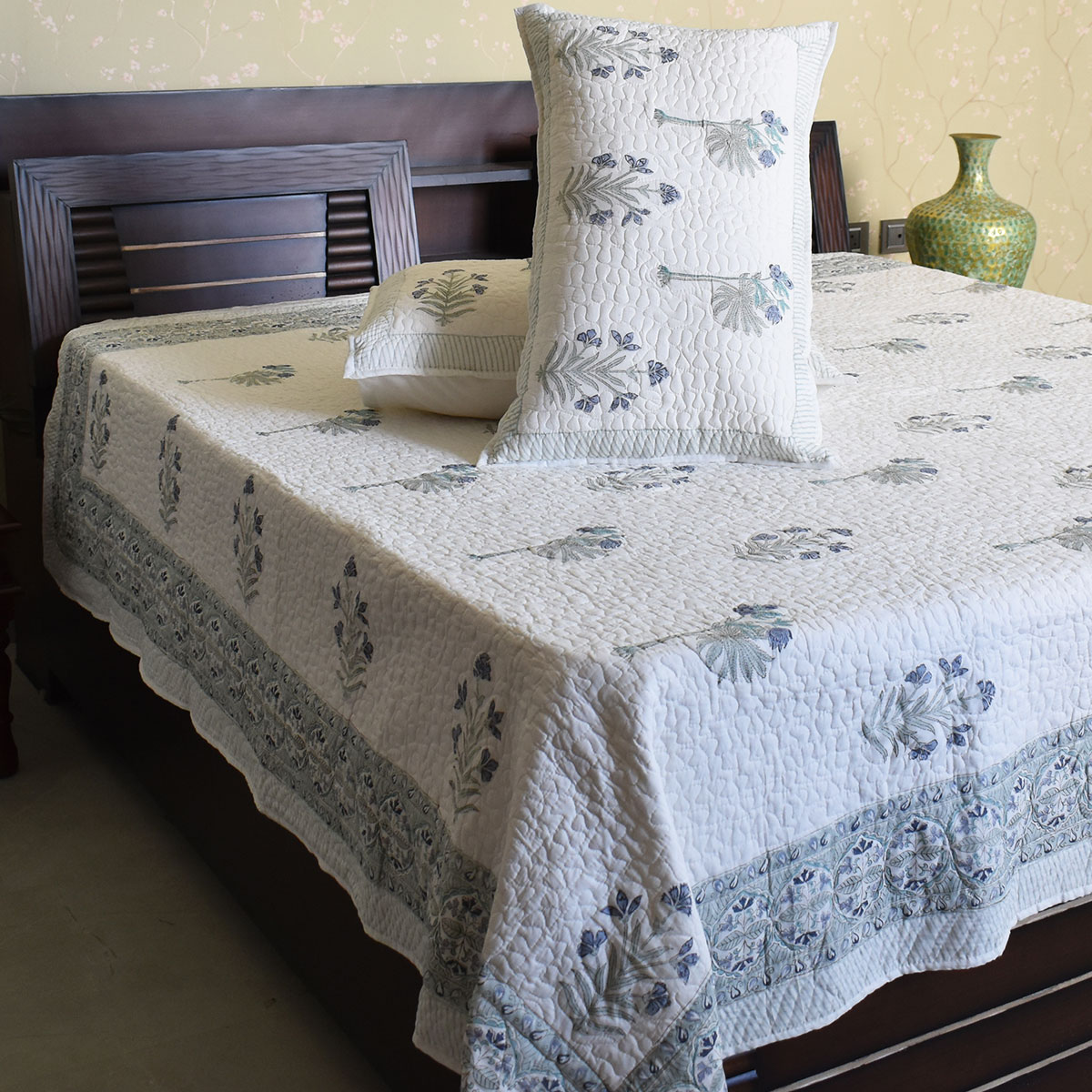Quilted Bedspread Queen Size  202422