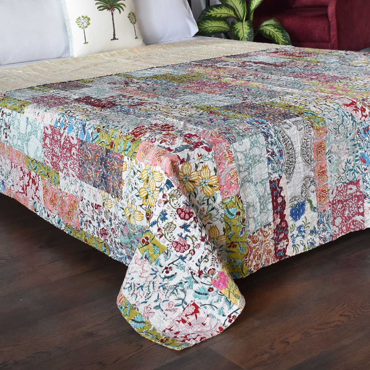 Hand Quilted Kantha Patchwork Quilt Artisan-Made Elegance by Roopantaran 202572