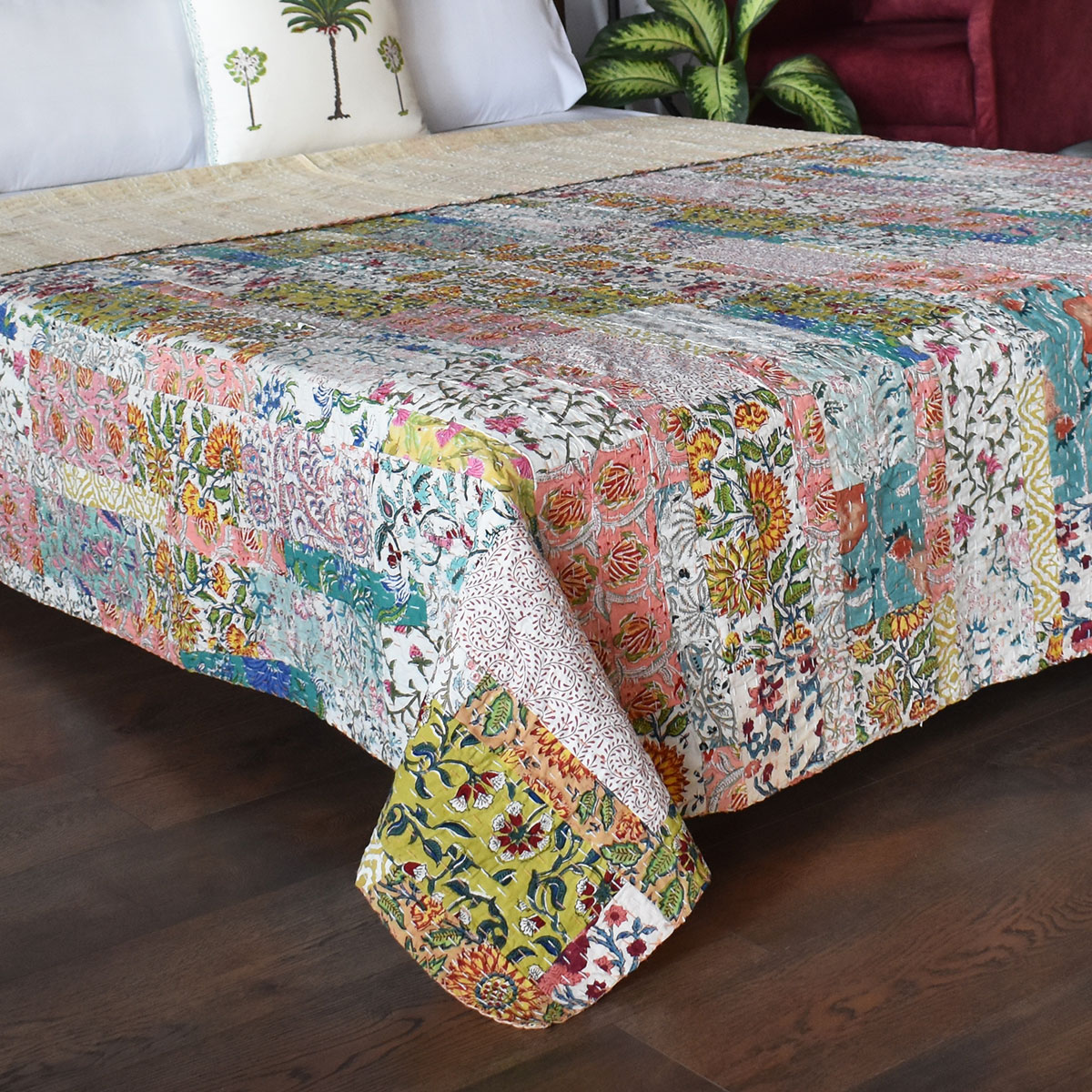 Hand Quilted Kantha Patchwork Quilt  Artisan-Made Elegance by Roopantaran  202573