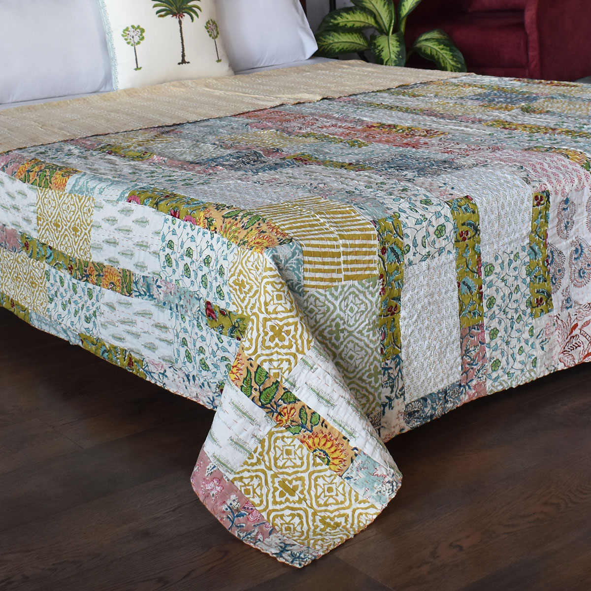 Hand Quilted Kantha Patchwork Quilt Artisan-Made Elegance by Roopantaran 202580