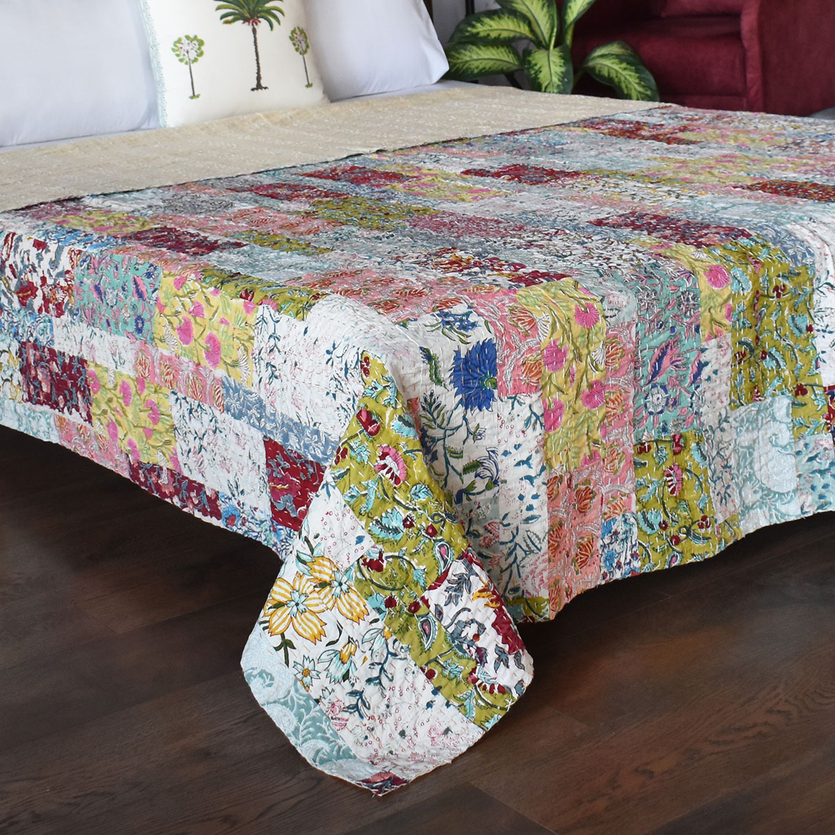 Hand Quilted Kantha Patchwork Quilt Artisan-Made Elegance by Roopantaran 202582