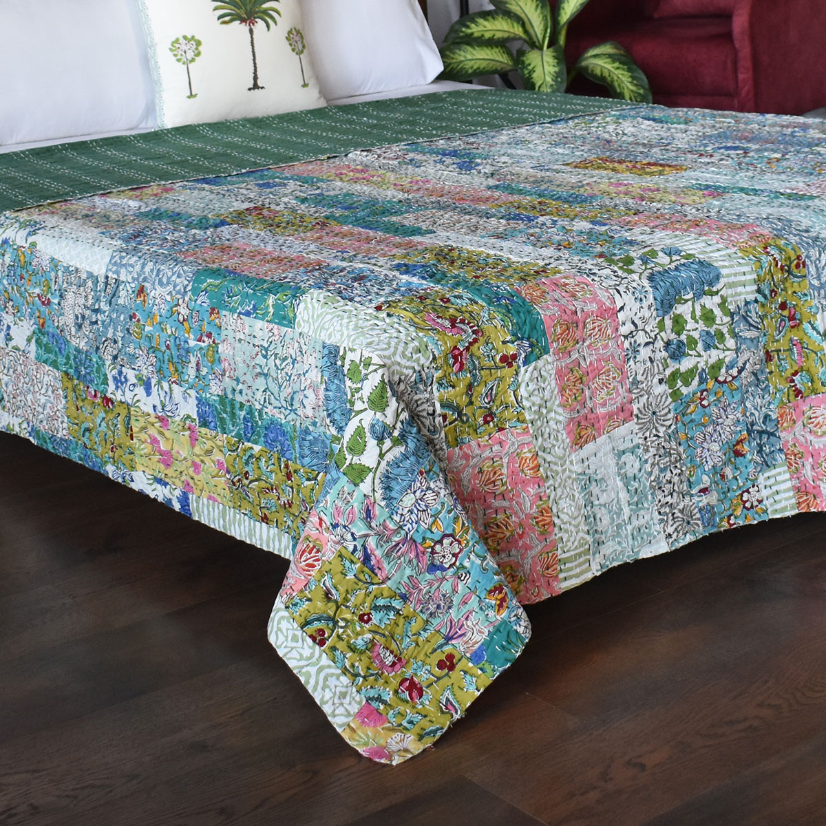 Hand Quilted Kantha Patchwork Quilt  Artisan-Made Elegance by Roopantaran  202587