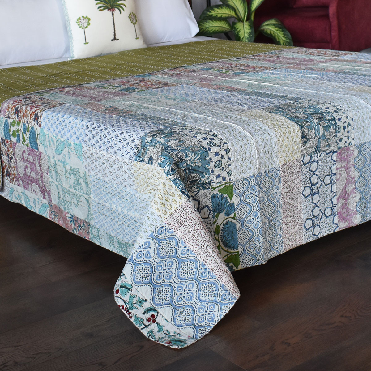 Hand Quilted Kantha Patchwork Quilt Artisan-Made Elegance by Roopantaran 202589