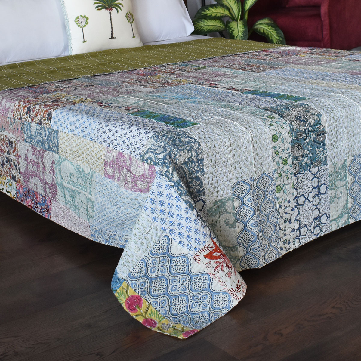 Hand Quilted Kantha Patchwork Quilt Artisan-Made Elegance by Roopantaran 202590