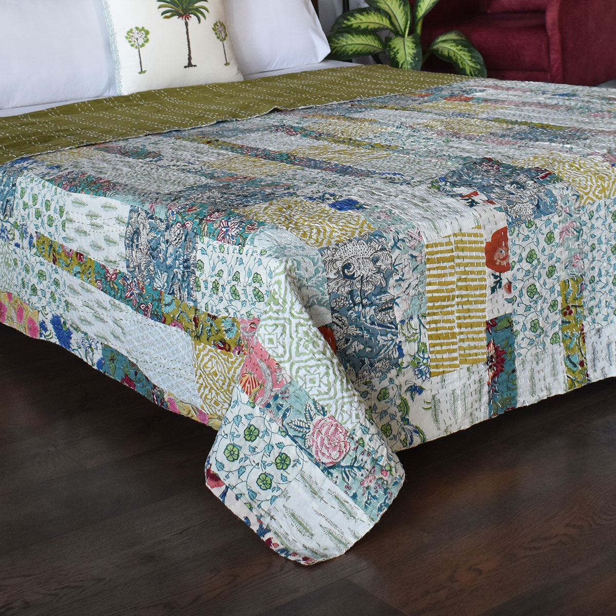 Hand Quilted Kantha Patchwork Quilt  Artisan-Made Elegance by Roopantaran  202591