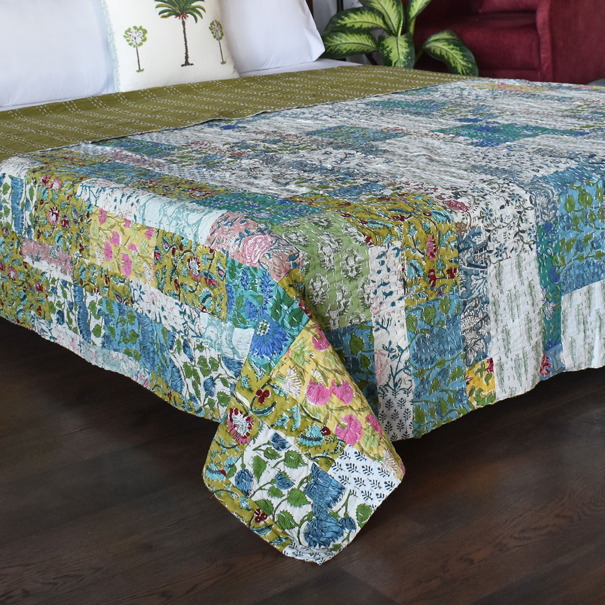 Hand Quilted Kantha Patchwork Quilt Artisan-Made Elegance by Roopantaran 202592
