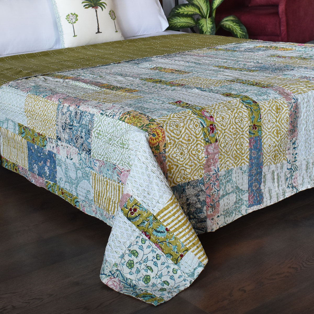 Hand Quilted Kantha Patchwork Quilt Artisan-Made Elegance by Roopantaran 202593