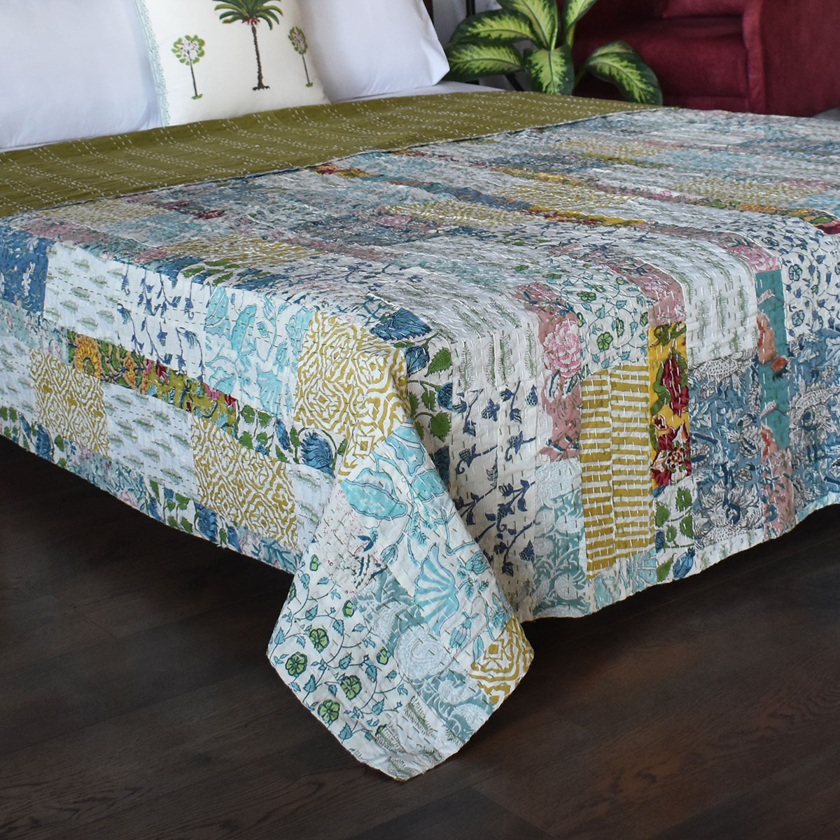 Hand Quilted Kantha Patchwork Quilt Artisan-Made Elegance by Roopantaran 202596