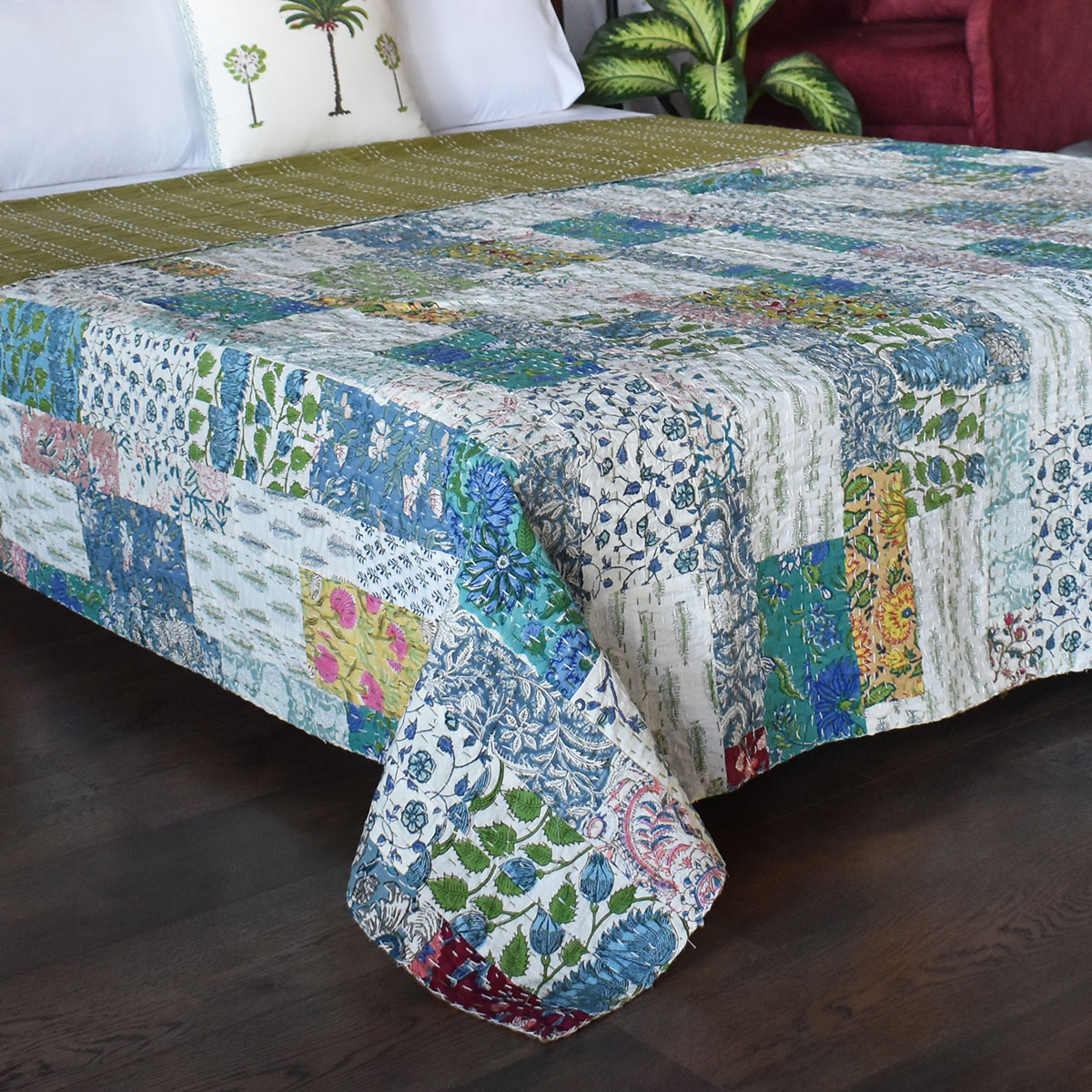 Hand Quilted Kantha Patchwork Quilt Artisan-Made Elegance by Roopantaran 202597