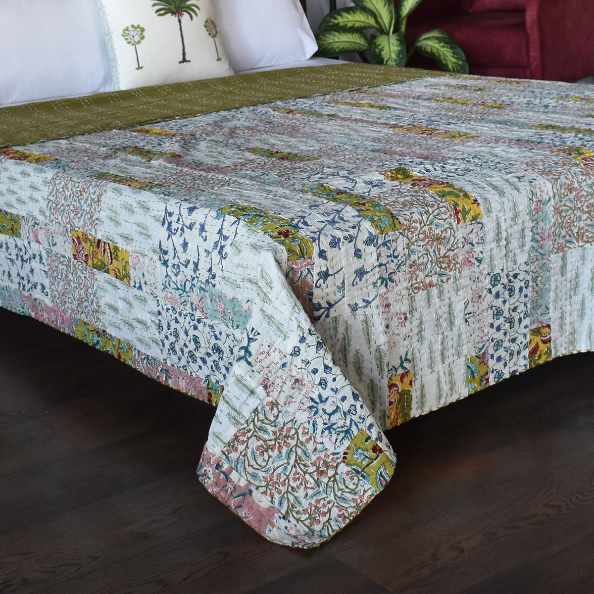 Hand Quilted Kantha Patchwork Quilt Artisan-Made Elegance by Roopantaran 202598