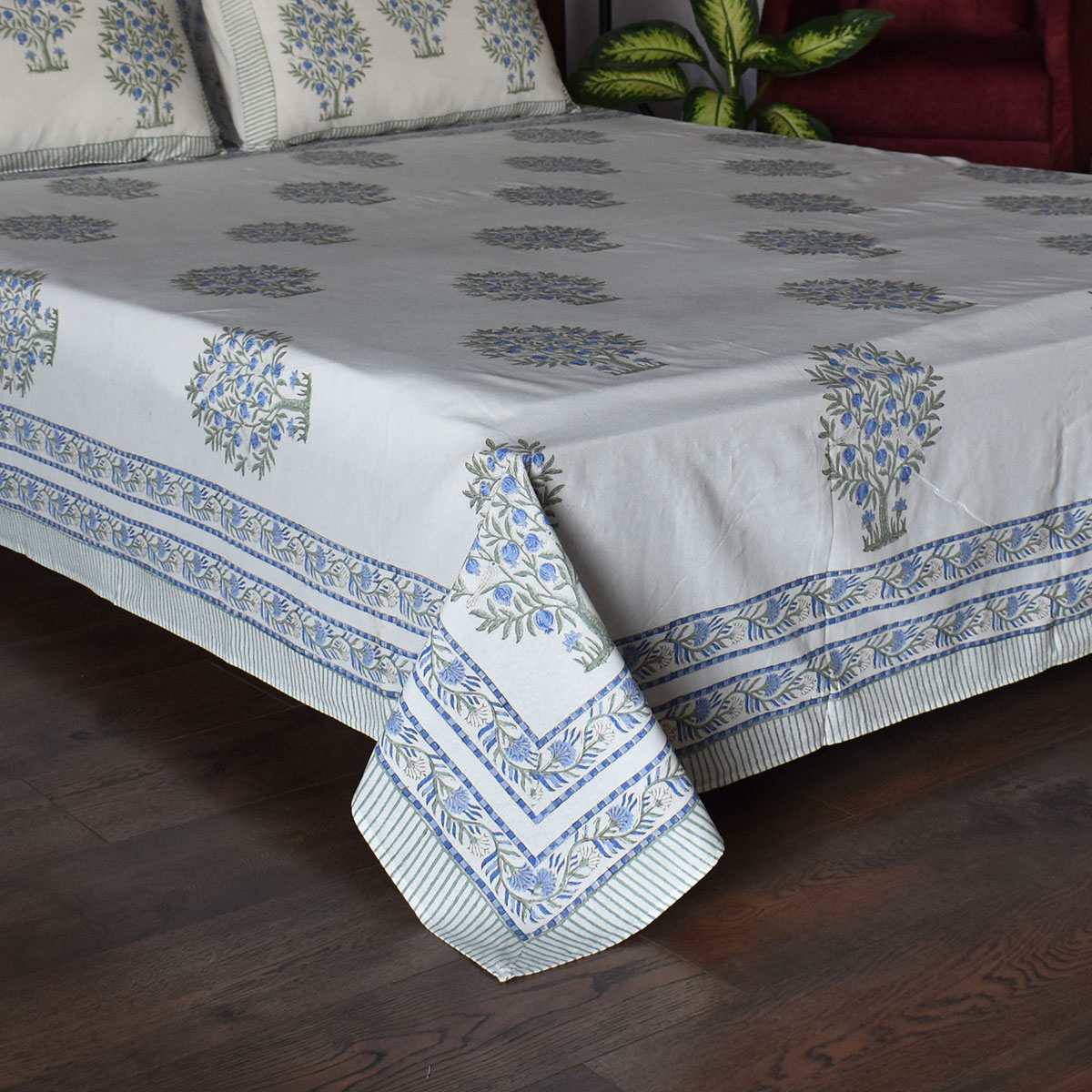 Hand Block Printed Cotton Queen Size Bedspread 208044