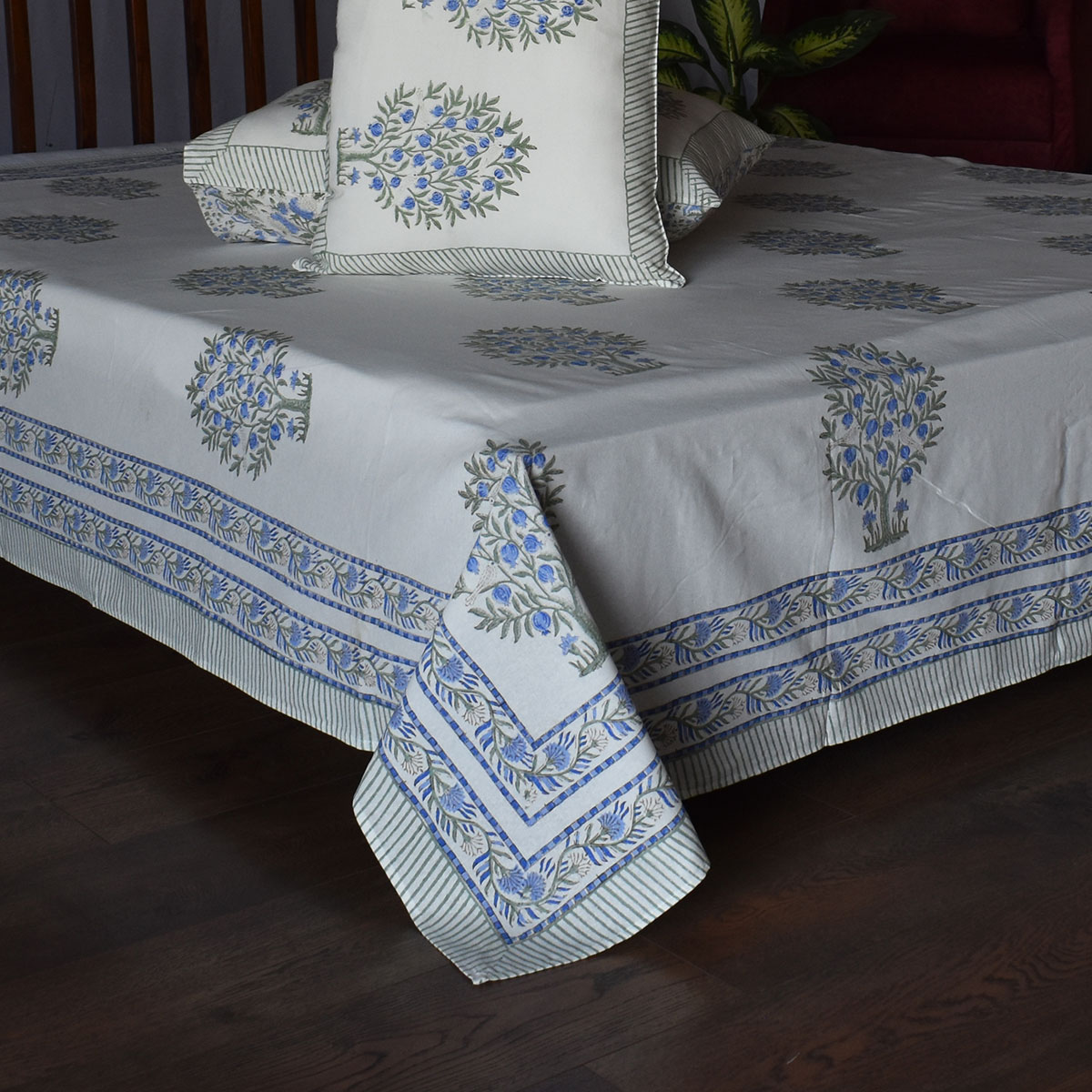 Hand Block Printed Cotton Queen Size Bedspread 208044