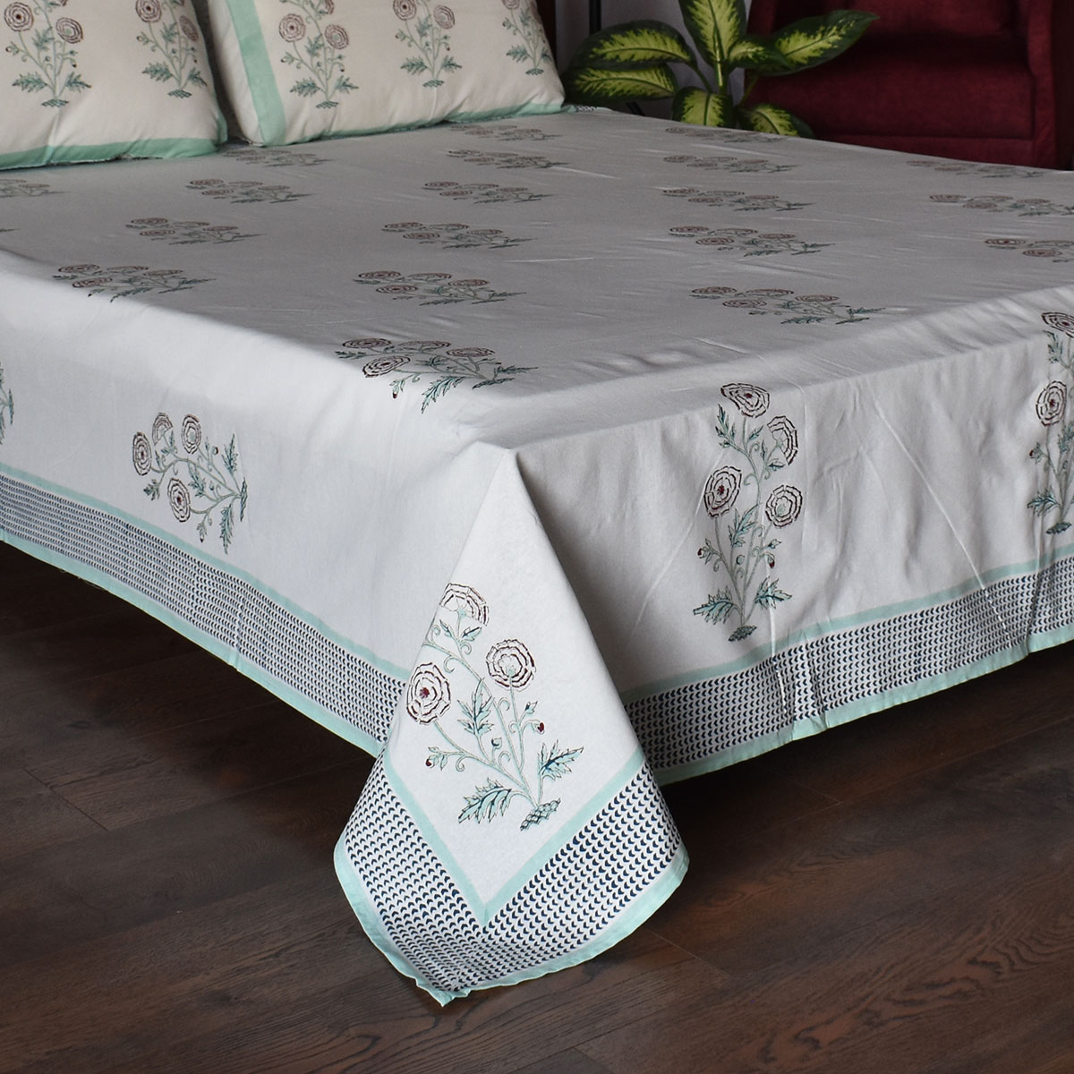 Hand Block Printed Cotton Queen Size Bedspread 208053