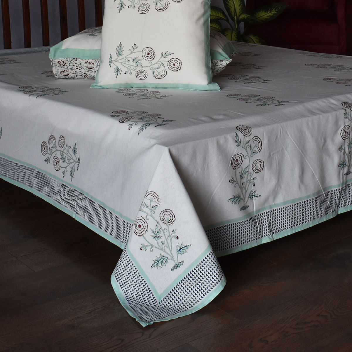 Hand Block Printed Cotton Queen Size Bedspread 208053
