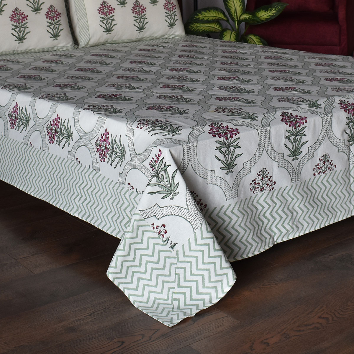 Hand Block Printed Cotton Queen Size Bedspread 208062