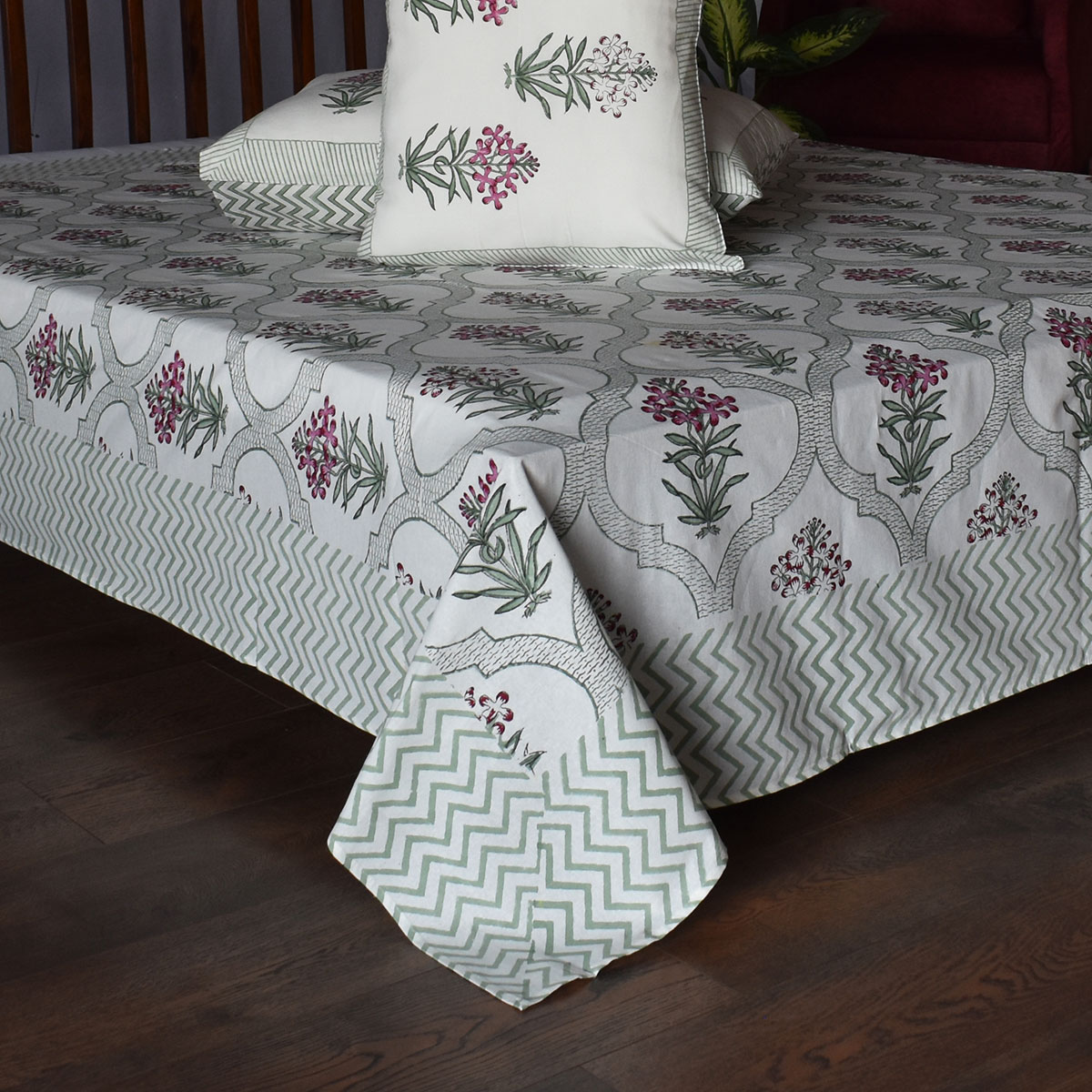 Hand Block Printed Cotton Queen Size Bedspread 208062