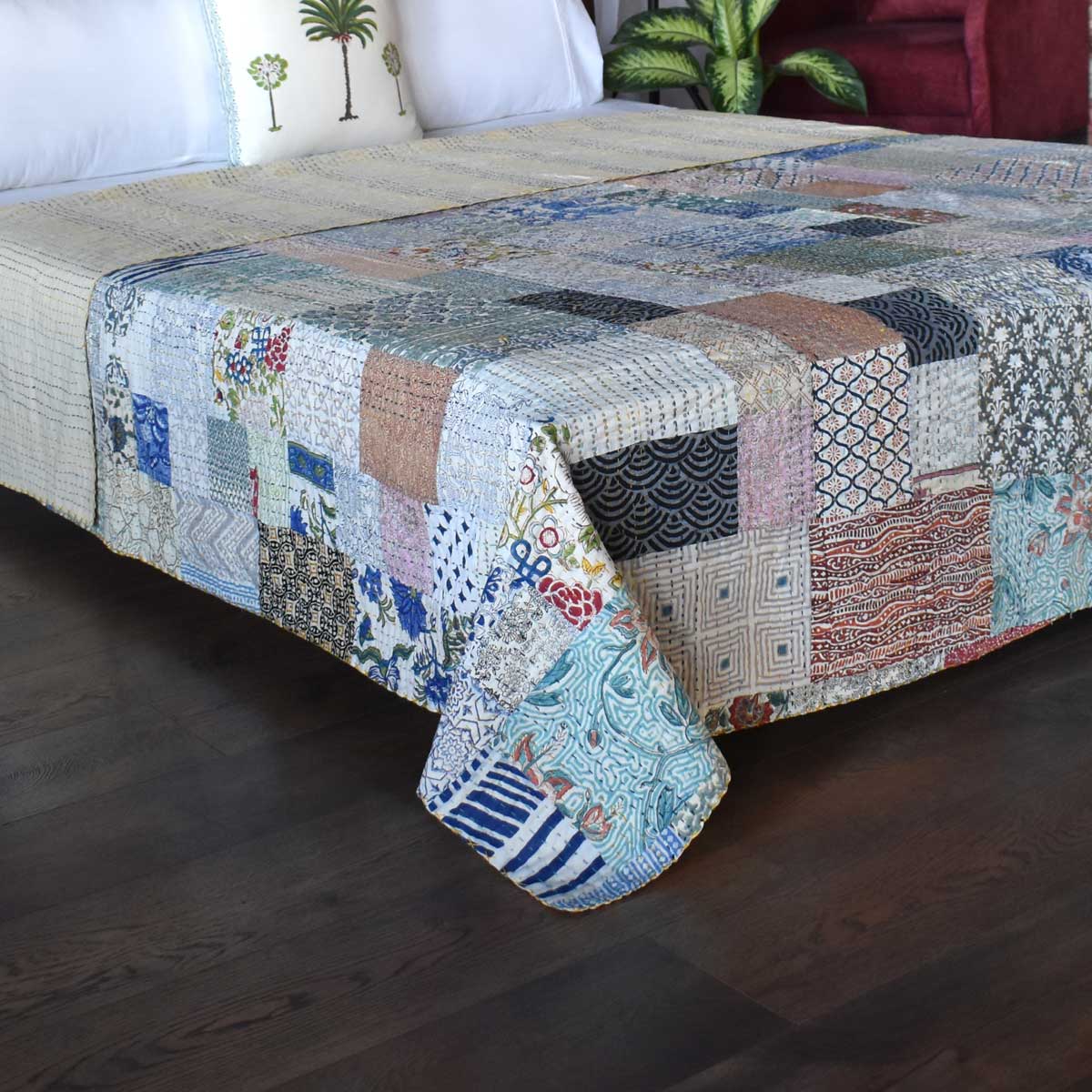 Hand Quilted Kantha Patchwork Quilt Artisan-Made Elegance by Roopantaran 251106