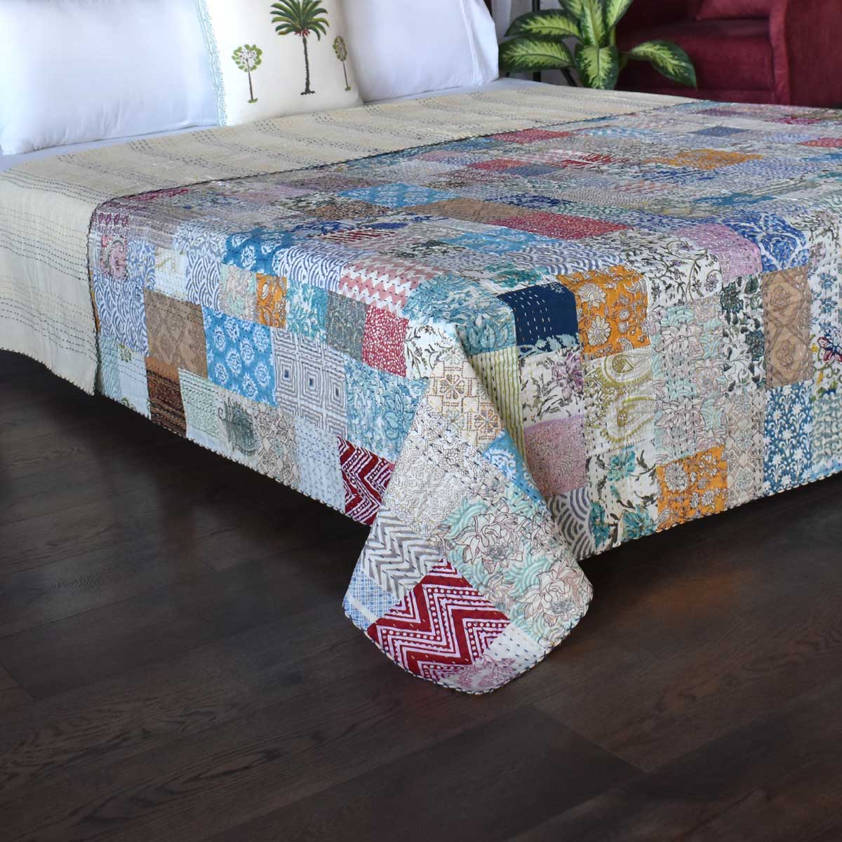 Hand Quilted Kantha Patchwork Quilt Artisan-Made Elegance by Roopantaran 251108