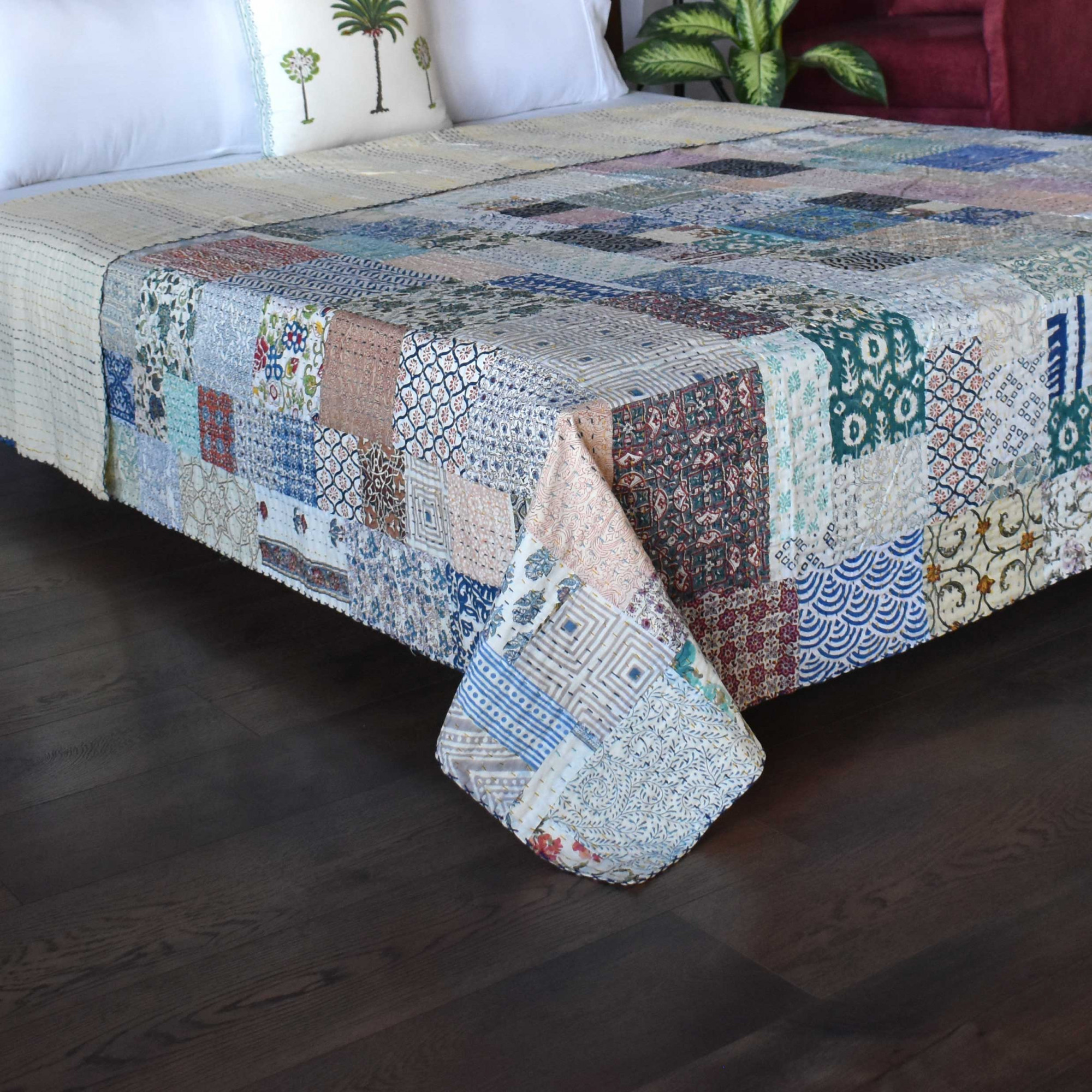 Hand Quilted Kantha Patchwork Quilt Artisan-Made Elegance by Roopantaran 251109