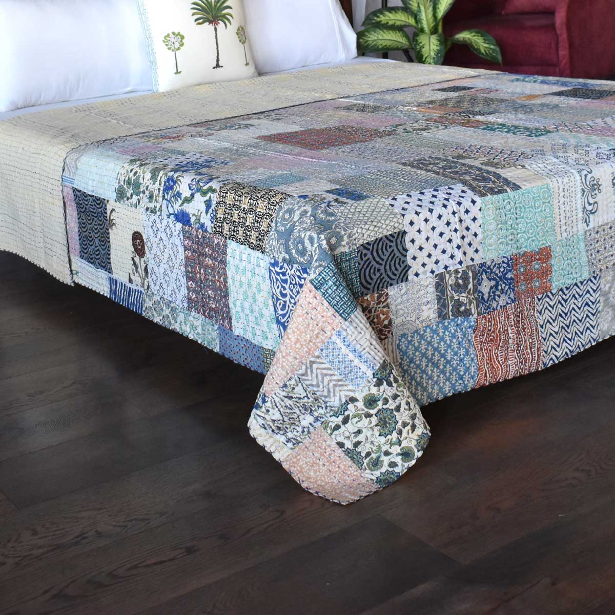 Hand Quilted Kantha Patchwork Quilt Artisan-Made Elegance by Roopantaran 251110