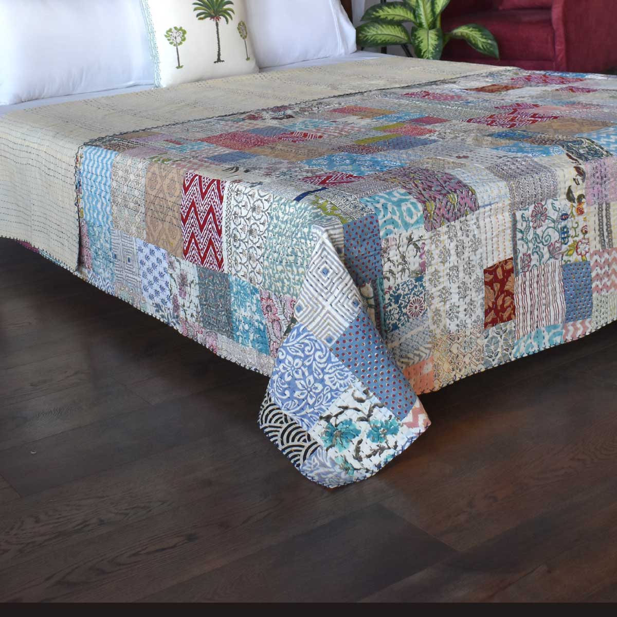 Hand Quilted Kantha Patchwork Quilt Artisan-Made Elegance by Roopantaran 251114