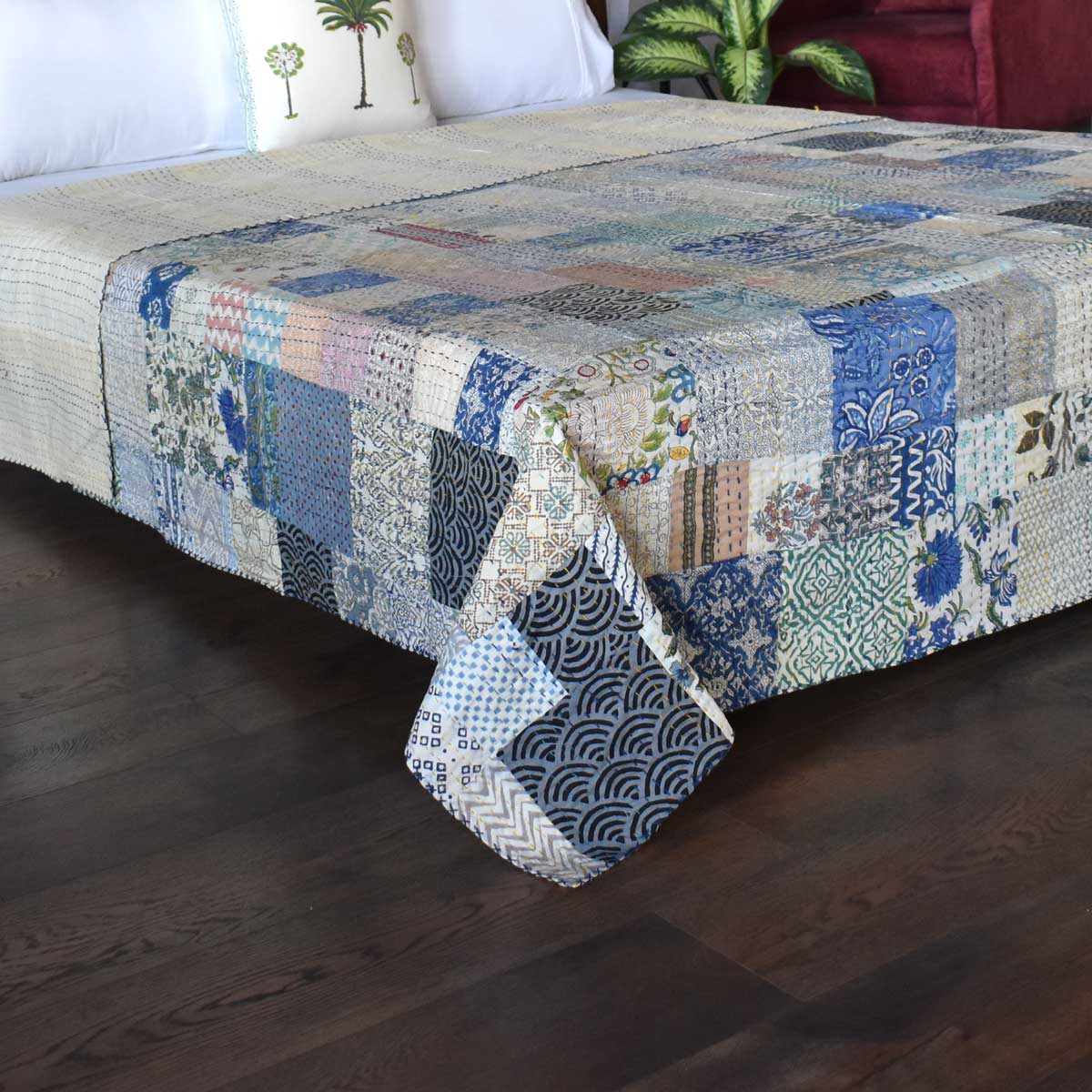 Hand Quilted Kantha Patchwork Quilt Artisan-Made Elegance by Roopantaran 251115