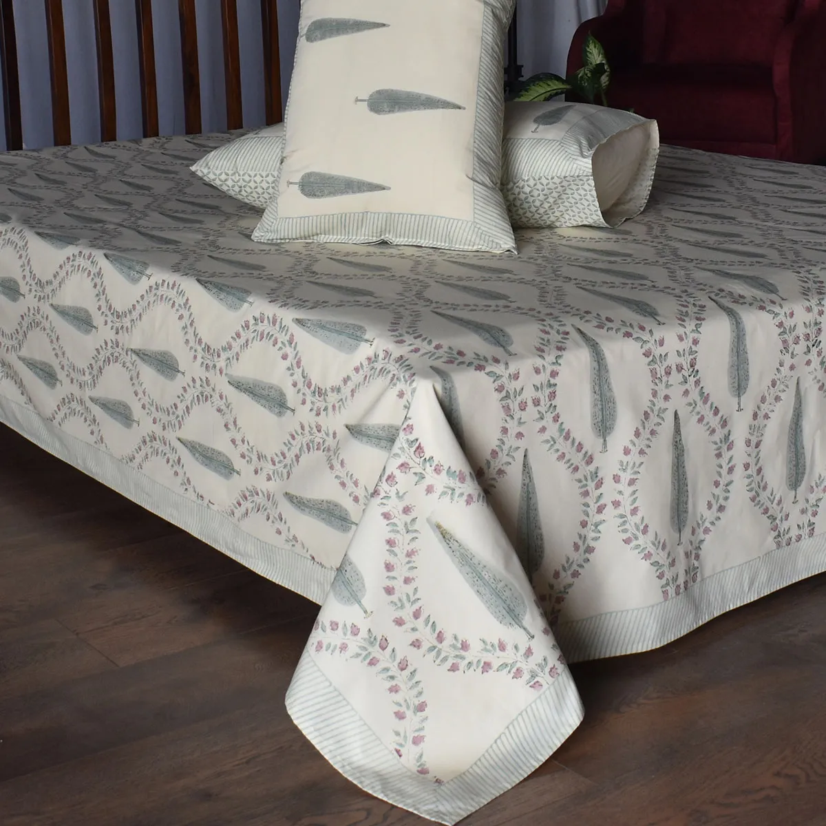 King Size Block Printed Percale Fine Cotton Bedspread with 2 Pillow Cases 200955