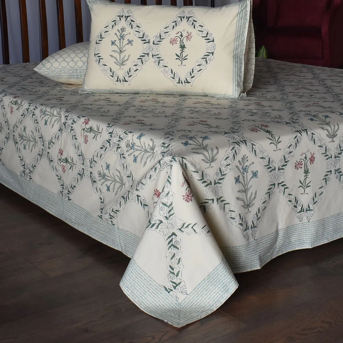 Queen Size Percale Fine Cotton Bedspread with 2 Pillow Cases 260950