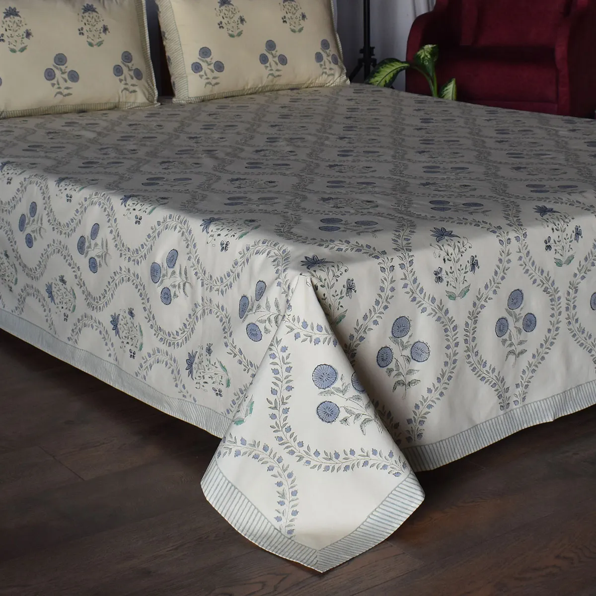 Queen Size Percale Fine Cotton Bedspread with 2 Pillow Cases 260968