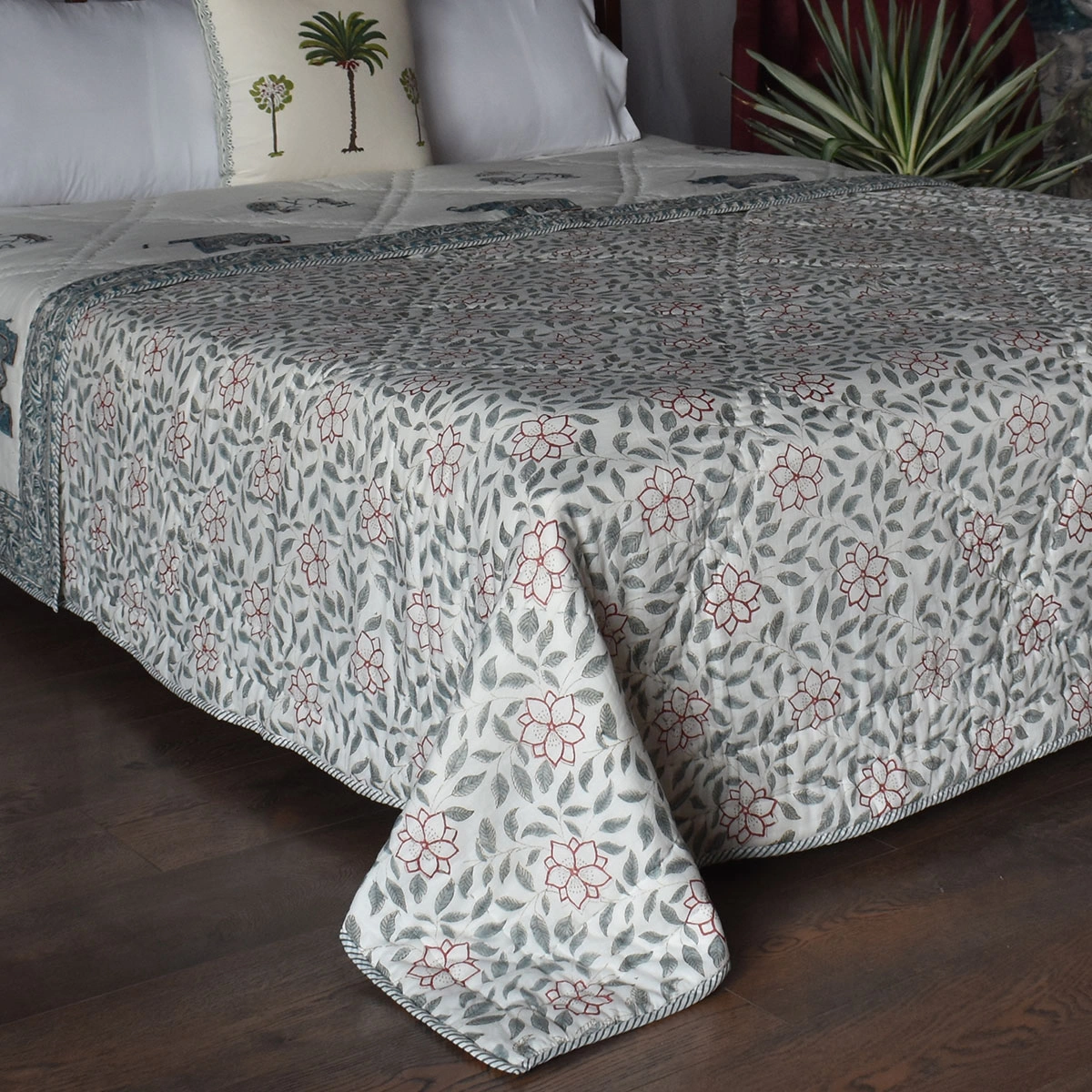 Hand Block Printed Cotton Queen Size Quilt 261204