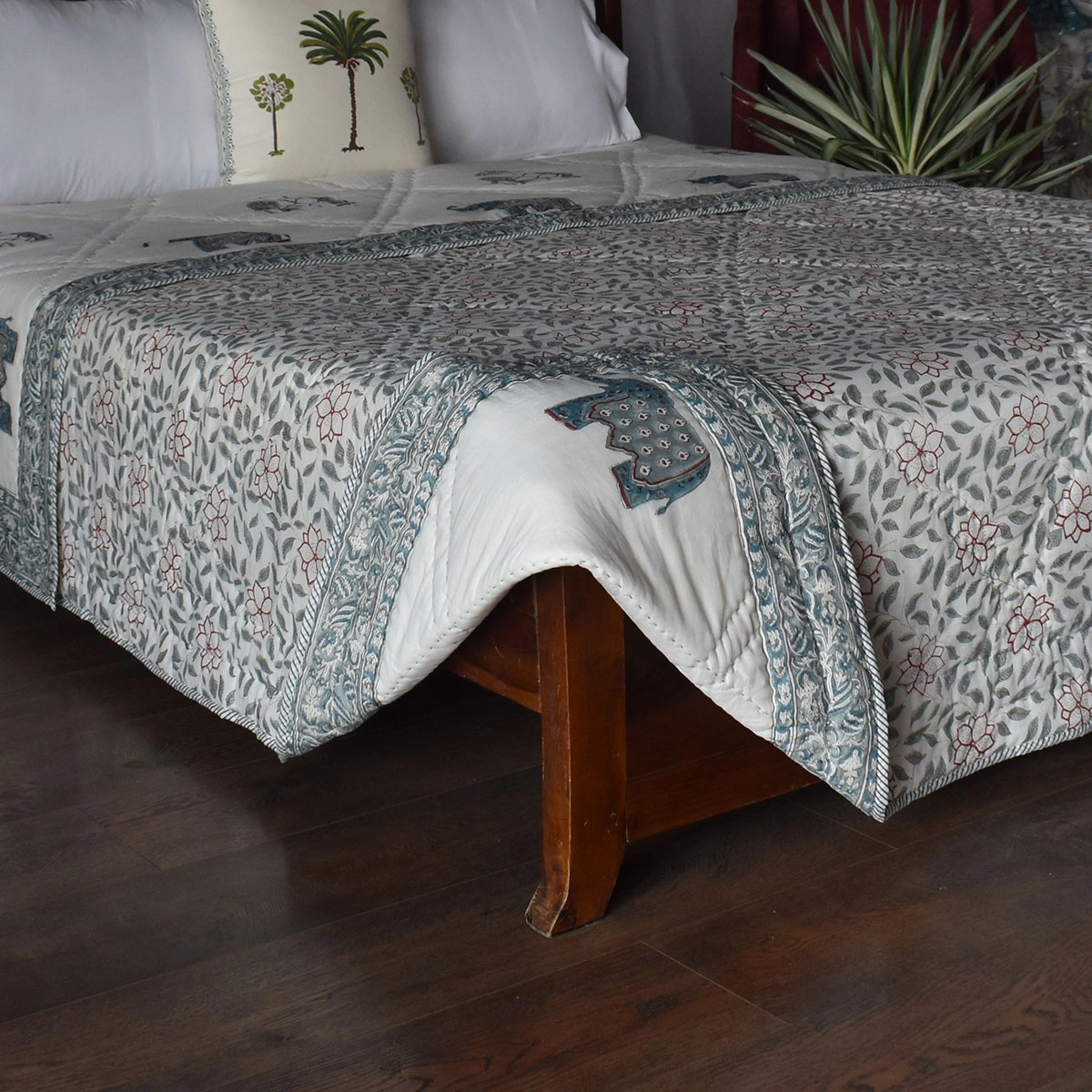 Hand Block Printed Cotton Queen Size Quilt 261204