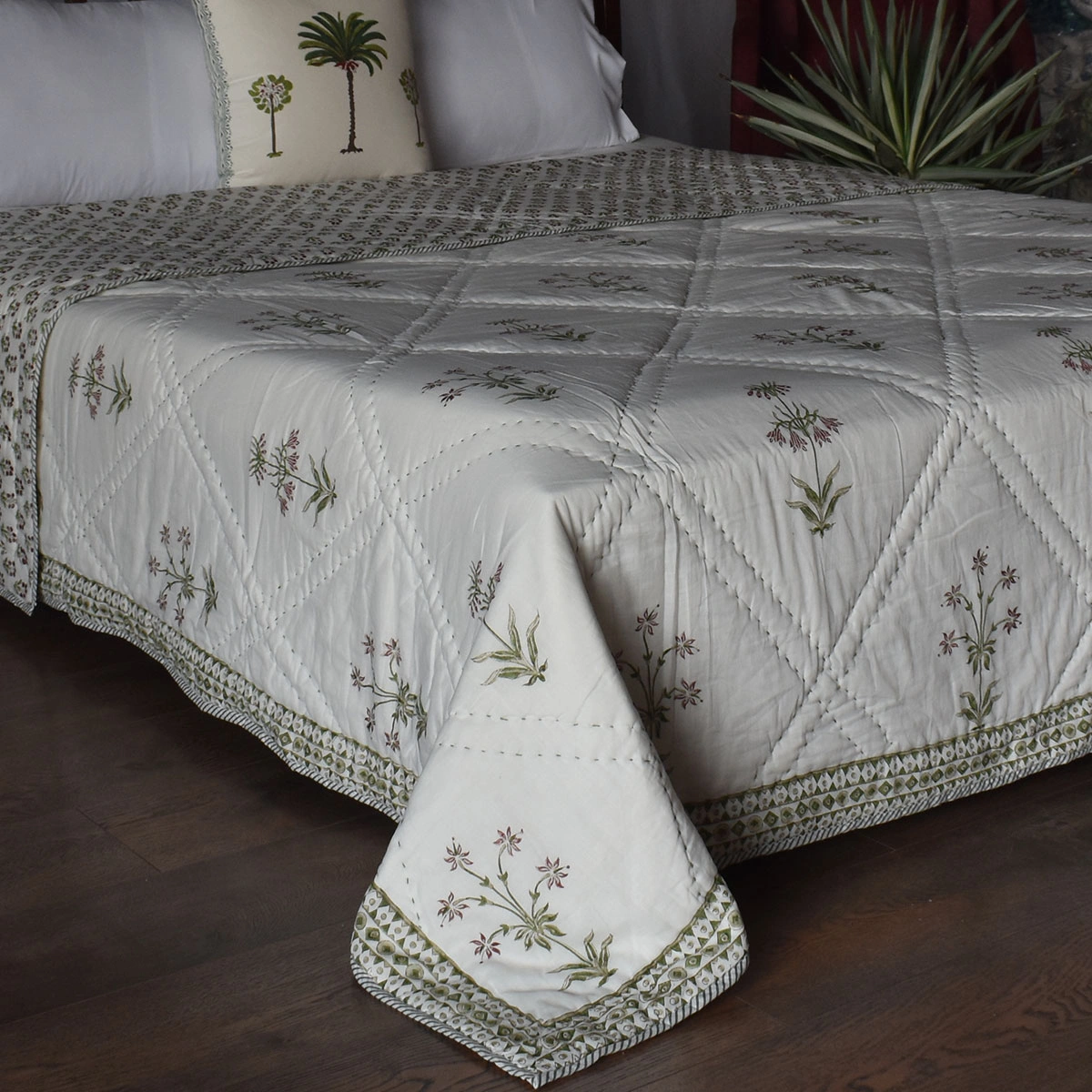Hand Block Printed Cotton Queen Size Quilt 261205