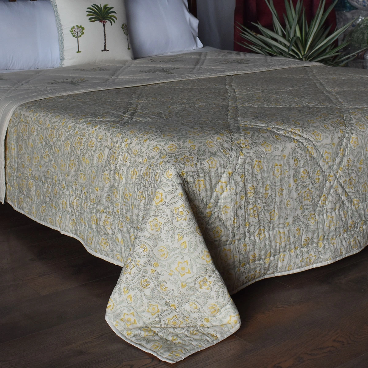 Hand Block Printed Cotton Queen Size Quilt 261214