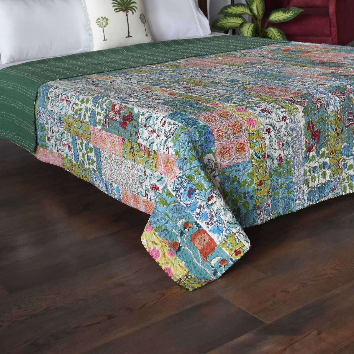 Hand Quilted Kantha Patchwork Quilt Artisan-Made Elegance by Roopantaran 262028