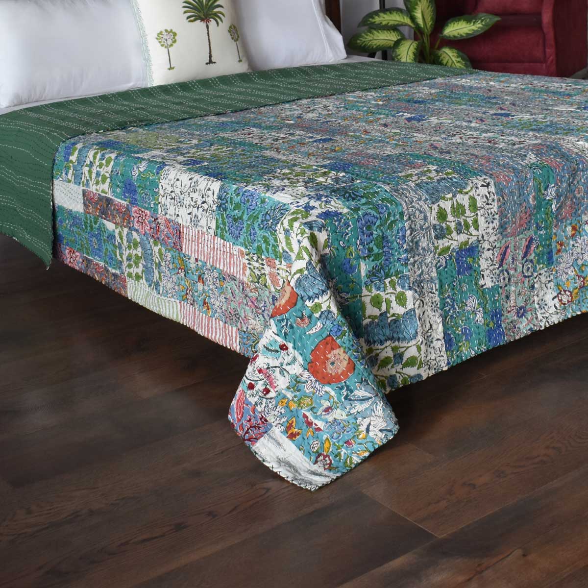 Hand Quilted Kantha Patchwork Quilt Artisan-Made Elegance by Roopantaran 262029