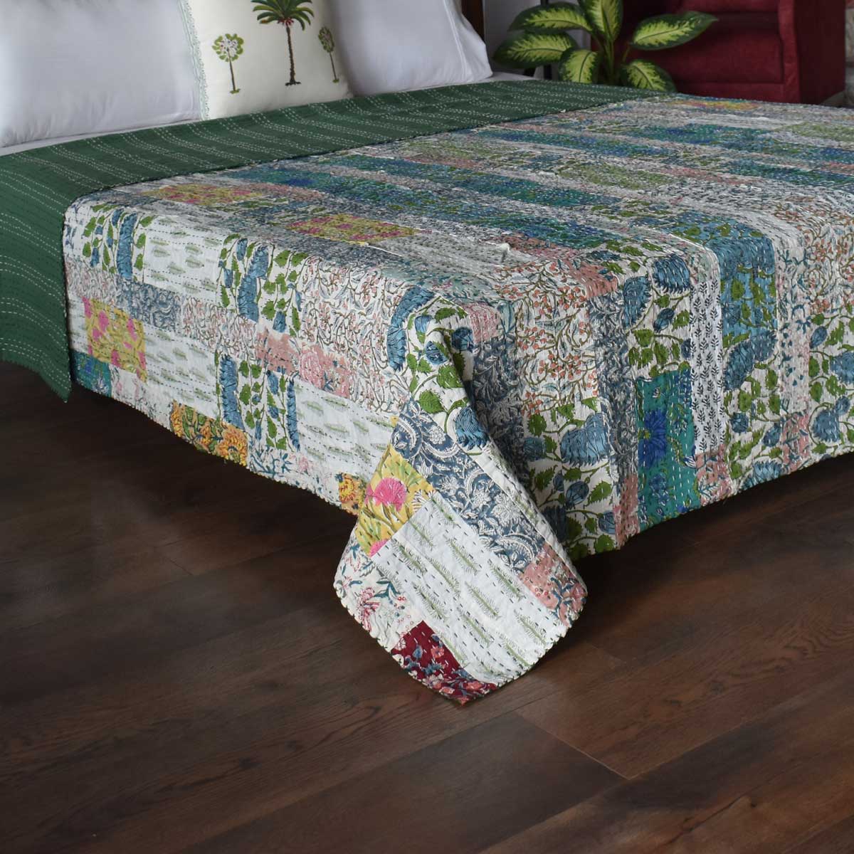 Hand Quilted Kantha Patchwork Quilt Artisan-Made Elegance by Roopantaran 262030