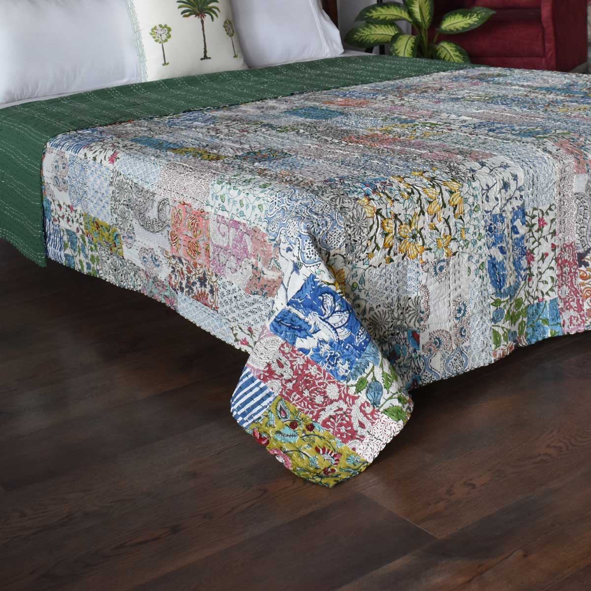 Hand Quilted Kantha Patchwork Quilt Artisan-Made Elegance by Roopantaran 262032