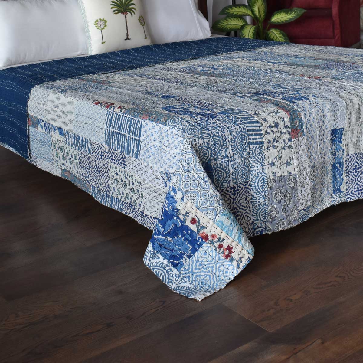 Hand Quilted Kantha Patchwork Quilt Artisan-Made Elegance by Roopantaran 262034
