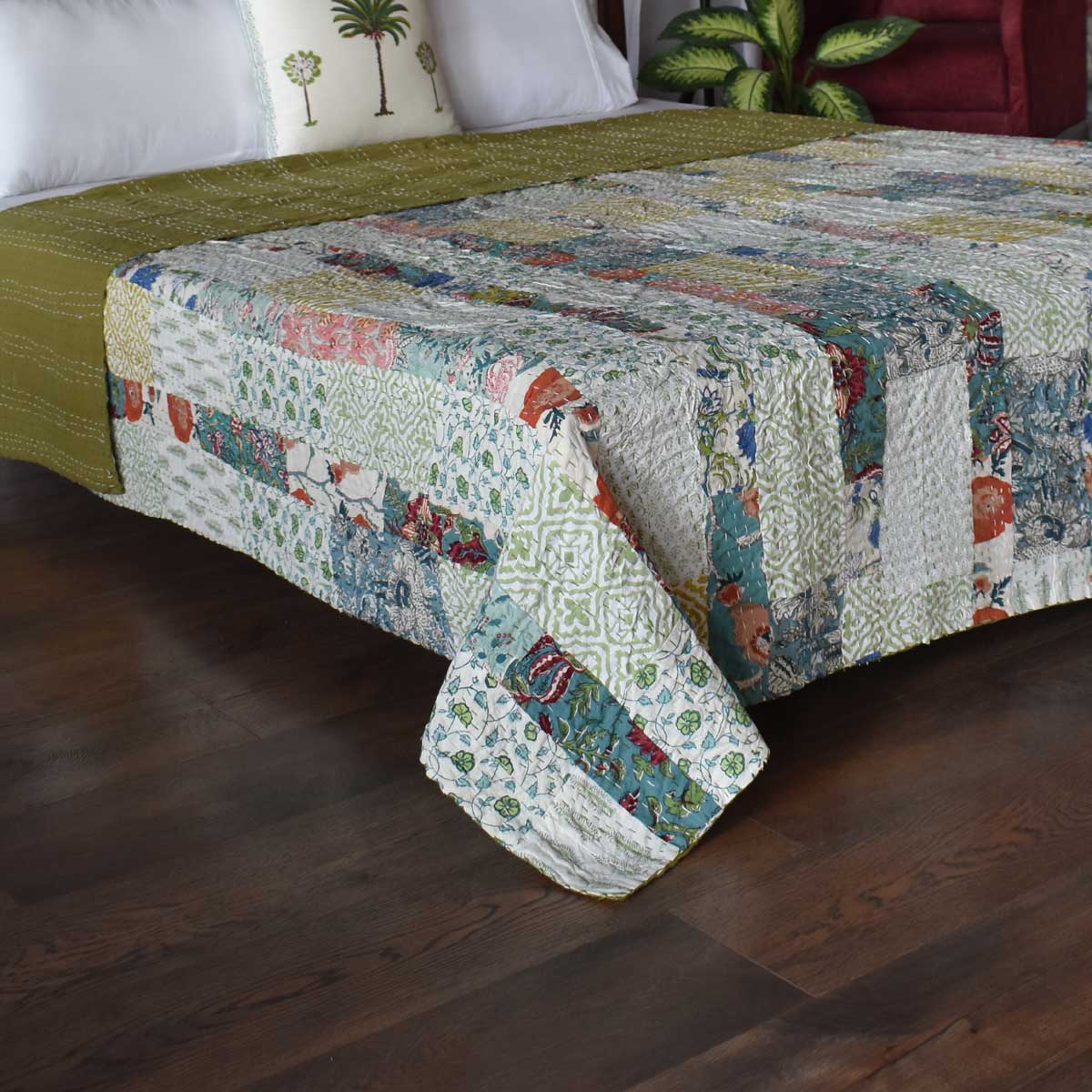 Hand Quilted Kantha Patchwork Quilt Artisan-Made Elegance by Roopantaran 262036