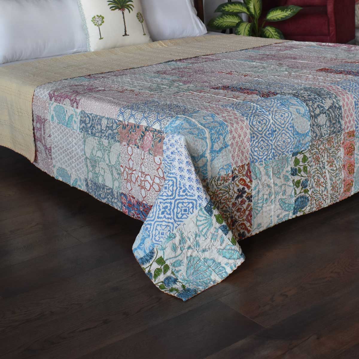 Hand Quilted Kantha Patchwork Quilt Artisan-Made Elegance by Roopantaran 262044
