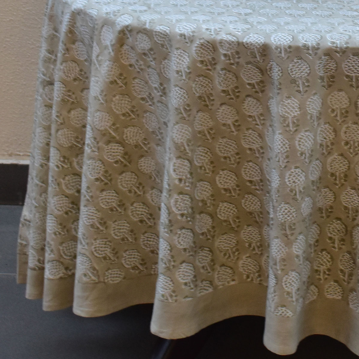 Round 220 cms Cotton French Design Table Cover Sandstone Grove 202410