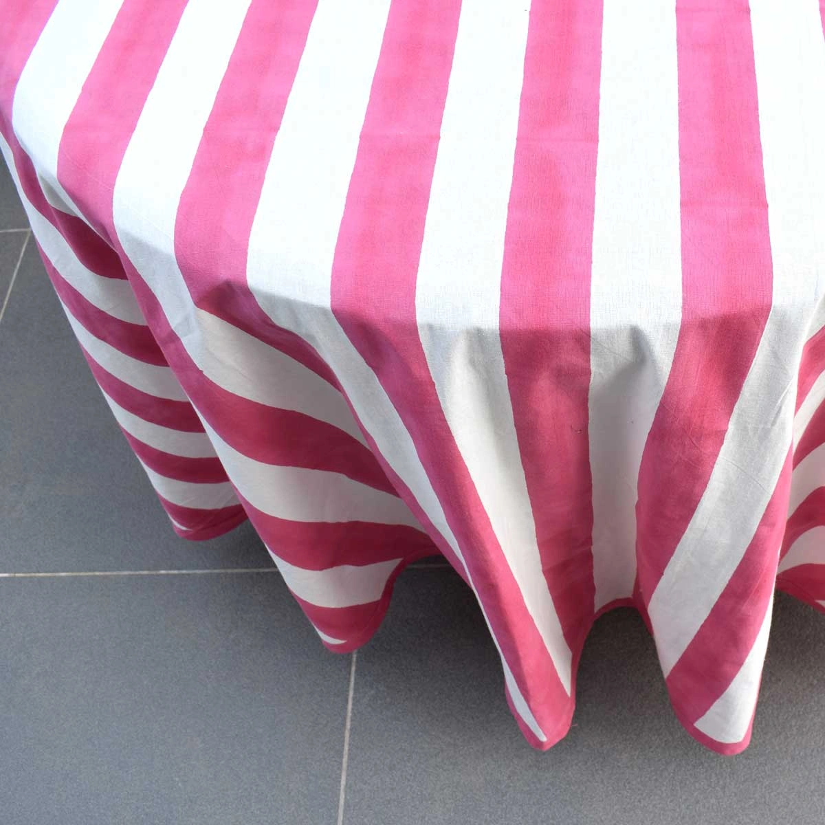 Round 220 cms Cotton French Design Table Cover  Big Stripe Pink 271032