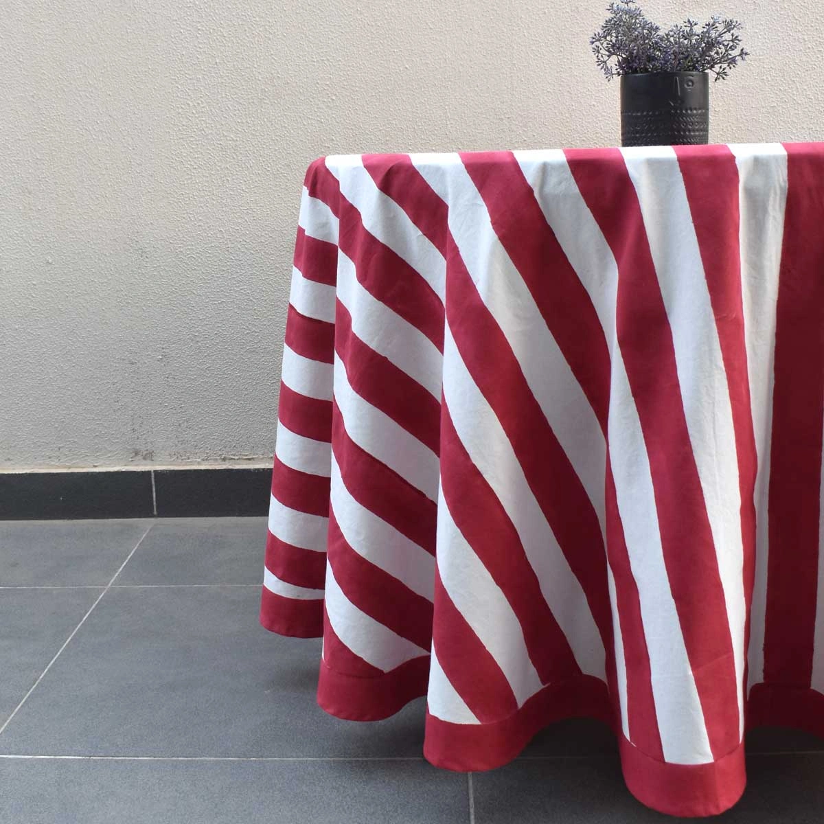 Round 220 cms Cotton French Design Table Cover  Big Stripe Red 271030